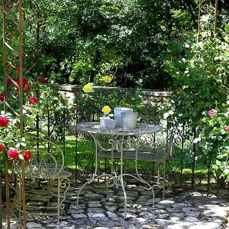 Charme Et Authenticite : Pour 4 Pers. En Bord De Riviere Avec Jardin Enchanteur En Sarthe - Fr-1-410-236
