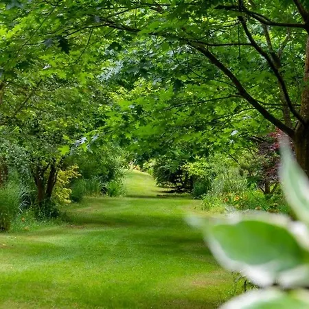 Charme Et Authenticité : Pour 4 Pers. En Bord De Rivière Avec Jardin Enchanteur En Sarthe - Fr-1-410-236 *