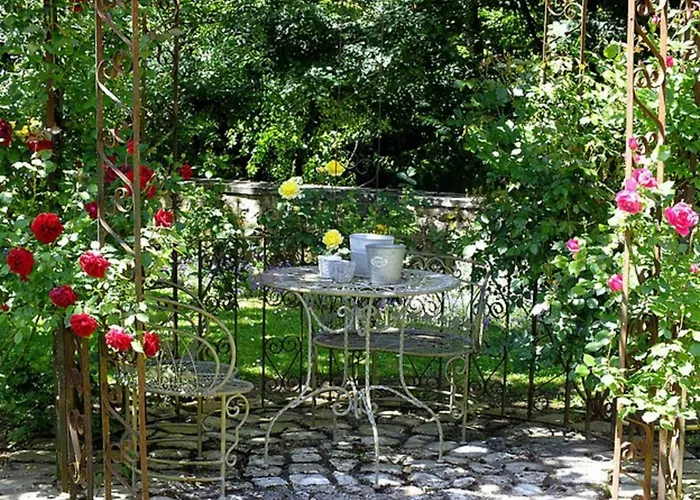 Charme Et Authenticite : Pour 4 Pers. En Bord De Riviere Avec Jardin Enchanteur En Sarthe - Fr-1-410-236